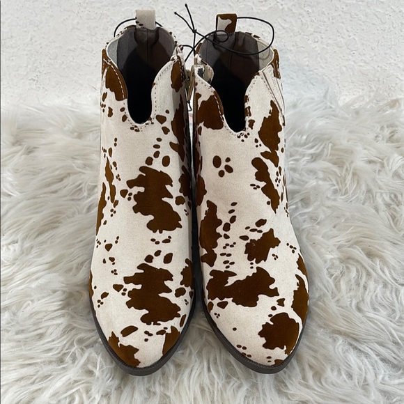 ARULA Shoes - Arula Lottie Calf Suede Ankle Boots Cow Print Ankle Booties Size 7W NEW